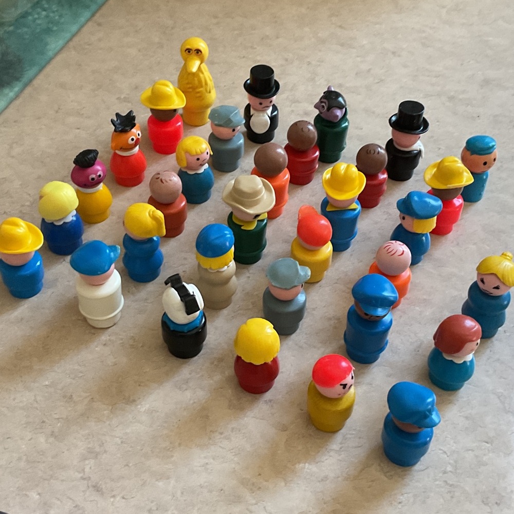 Vintage lot of  33 pieces FISHER PRICE LITTLE PEOPLE